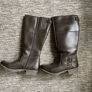 Clark’s women’ brown side zip 16724 knee high riding boots